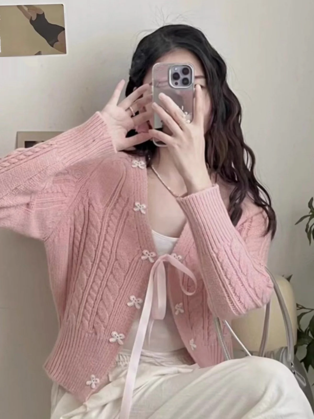 سترة محبوكة رمادية على الطراز الكوري للنساء، أزياء الربيع المبكر، بلوزة محبوكة ملتوية بأكمام طويلة وياقة على شكل V وطول قصير ...