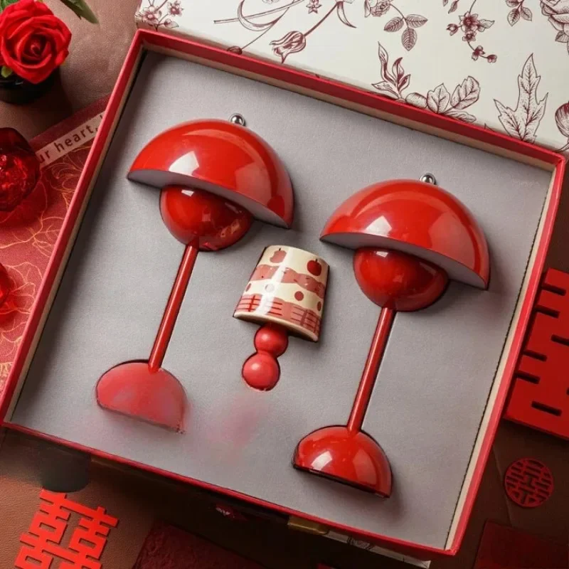 

Wedding gifts for the newlyweds, brides and women's dowry supplies, a pair of wedding night long lights, wedding room bedside