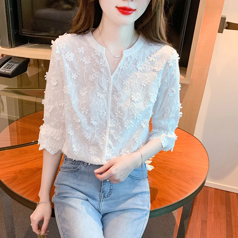 New Fashion Stereoscopic Embroidered White Woman Blouse 2024 Stylish Elegant Women\'s Cotton Shirts Floral Short Sleeve Tops 9638