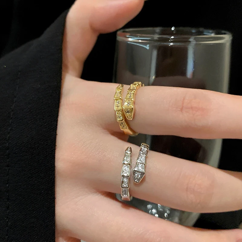 Cincin bentuk ular kristal, mewah ringan untuk wanita anak perempuan zirkon berkilau indah pembuka cincin jari dapat disesuaikan hadiah perhiasan pernikahan