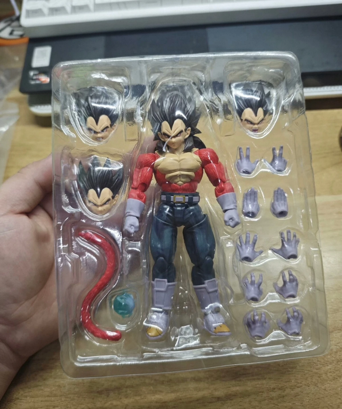 

Brand New in Stock Bandai SHF Dragon Ball GT Super Saiyan 4 Super 4 Super 4 Vegeta Awakening Prince