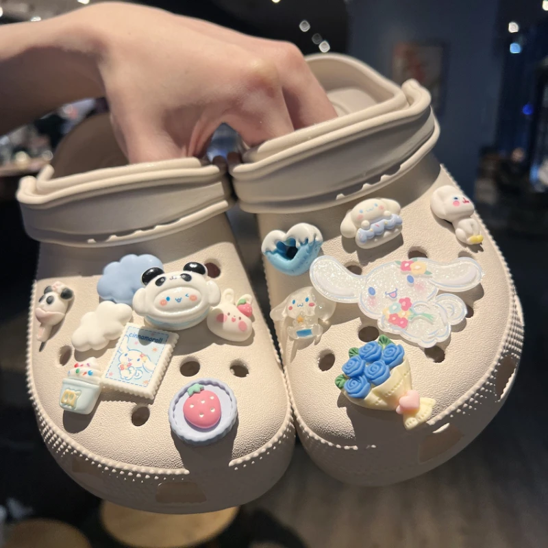 

MINISO Sanrio Cinamonroll и цветочная тема, подвески для обуви, аксессуары, сандалии-сабо, украшения для садовой обуви, подарки для мальчиков и девочек