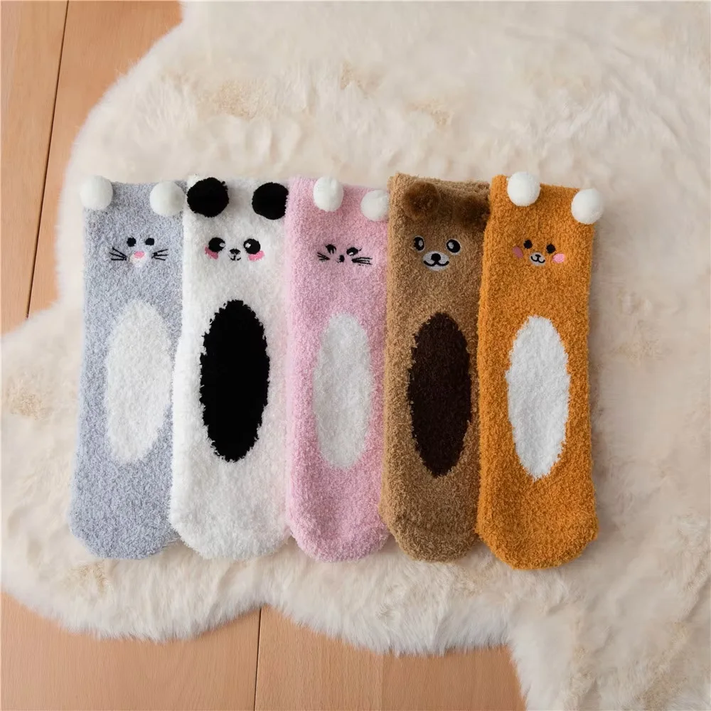1 Paar Damen Niedliche Cartoon-Tier Flauschige Socken Winter Warme Fleece Kawaii Panda Bär Katze Flauschige Lässige Mode Bodensocken Schlafsocken