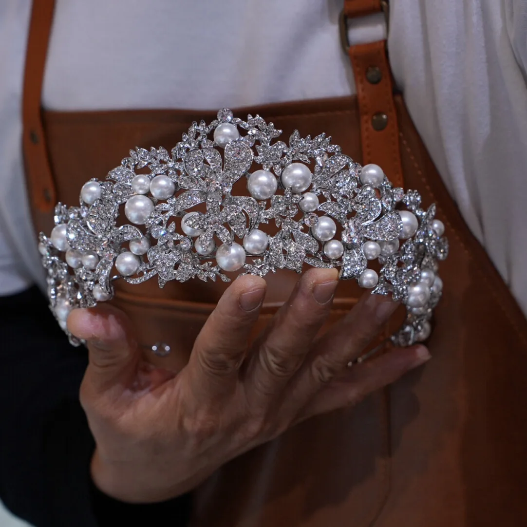 عظيم خمر الزركون كريستال الزفاف عقال مساء يترك تصميم الزفاف التيجان وصيفه الشرف الشعر التبعي للعرائس