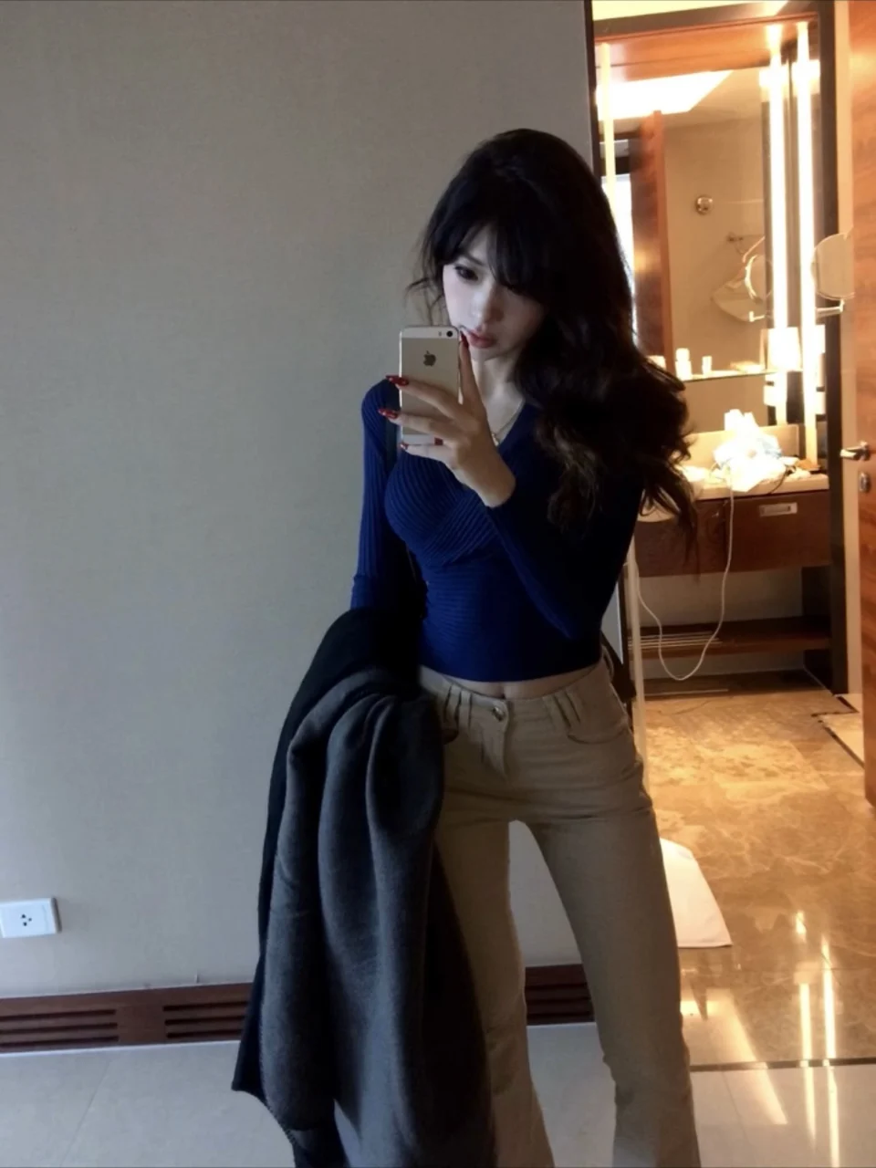 Top Aderente a Maniche Lunghe con Scollo a V in Maglia per Donna, Abbigliamento Interno Alla Moda Autunno Inverno, Stile Coreano Elegante per il Lavoro