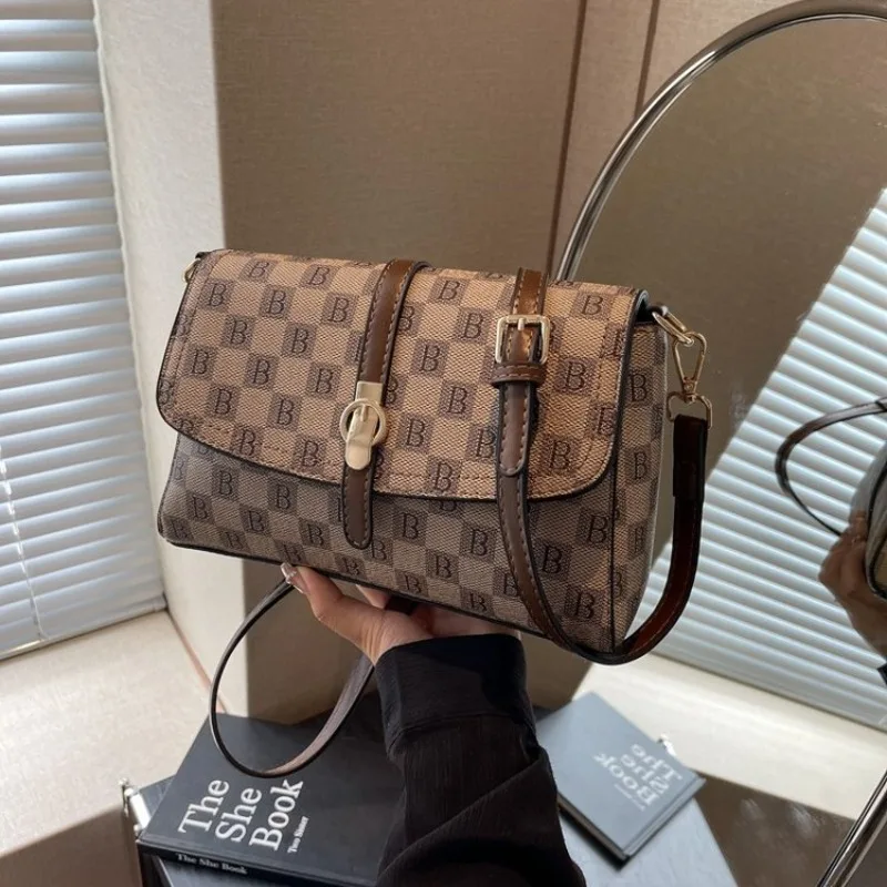 High End Minimalist Diaper Bag Designer Paris Solid Color With Letter Logo Vintage Leather Tote For Business Leisure
