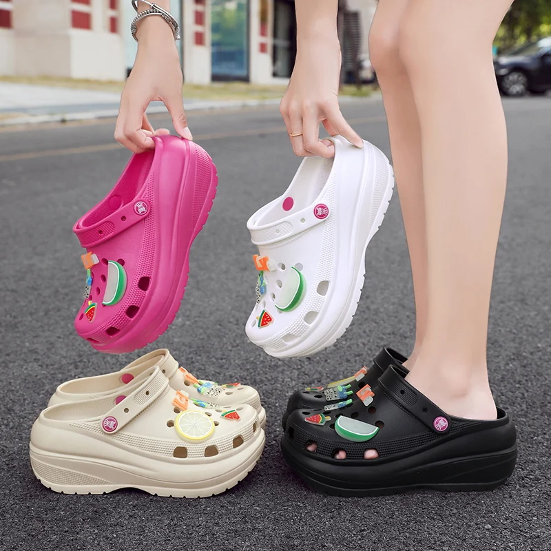 2023 nuove scarpe con foro per suola spessa 8CM estate da donna Solid Cute Candy sandali e pantofole fai da te aumentano le scarpe da spiaggia