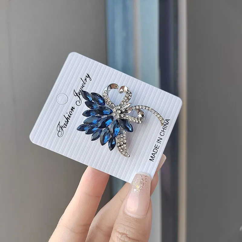 Luxury Design Blue Crystal Bouquet Brooches For Women Elegant Rhinestone Flower Brooch Clothing Pins Casual Party Jewelry Gifts
