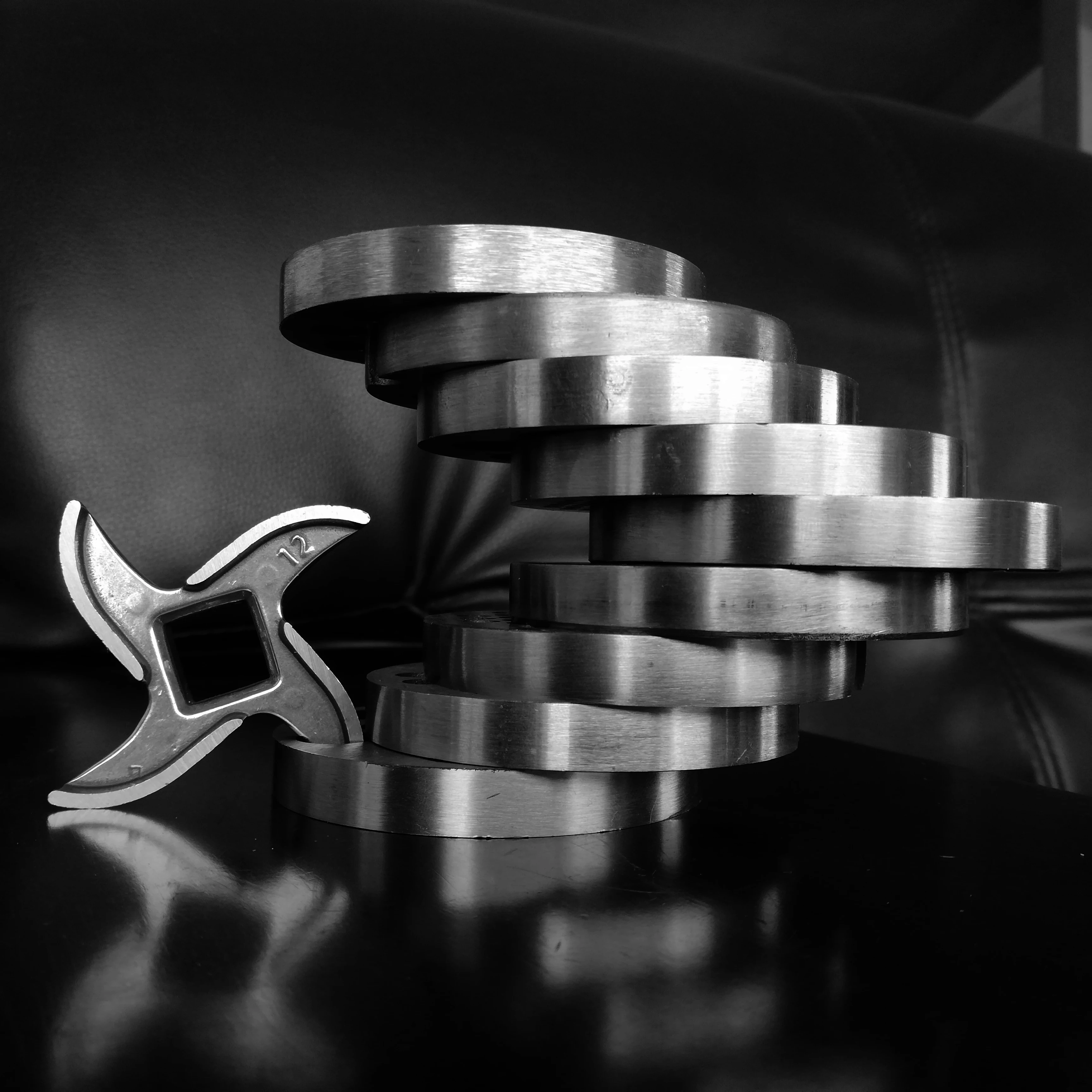 Odpowiedni do maszynki do mięsa typu 22, uniwersalna tarcza dziurkowa, sitko 400, profesjonalne sitko krzyżowe, siatka ze stali nierdzewnej.