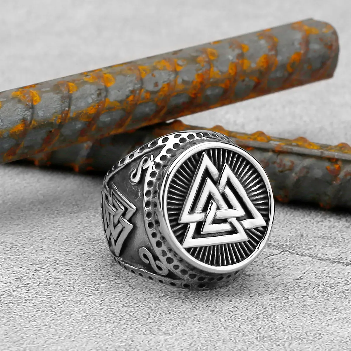 Anillo de acero inoxidable con logotipo triangular de Odín vikingo europeo y americano, amuleto para hombres, joyería de moda para jóvenes