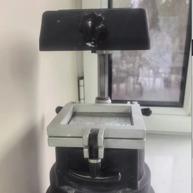 

Laboratory Vacuum Forming Machine Small Desktop for Prototyping and Sample Making in Lab School Use