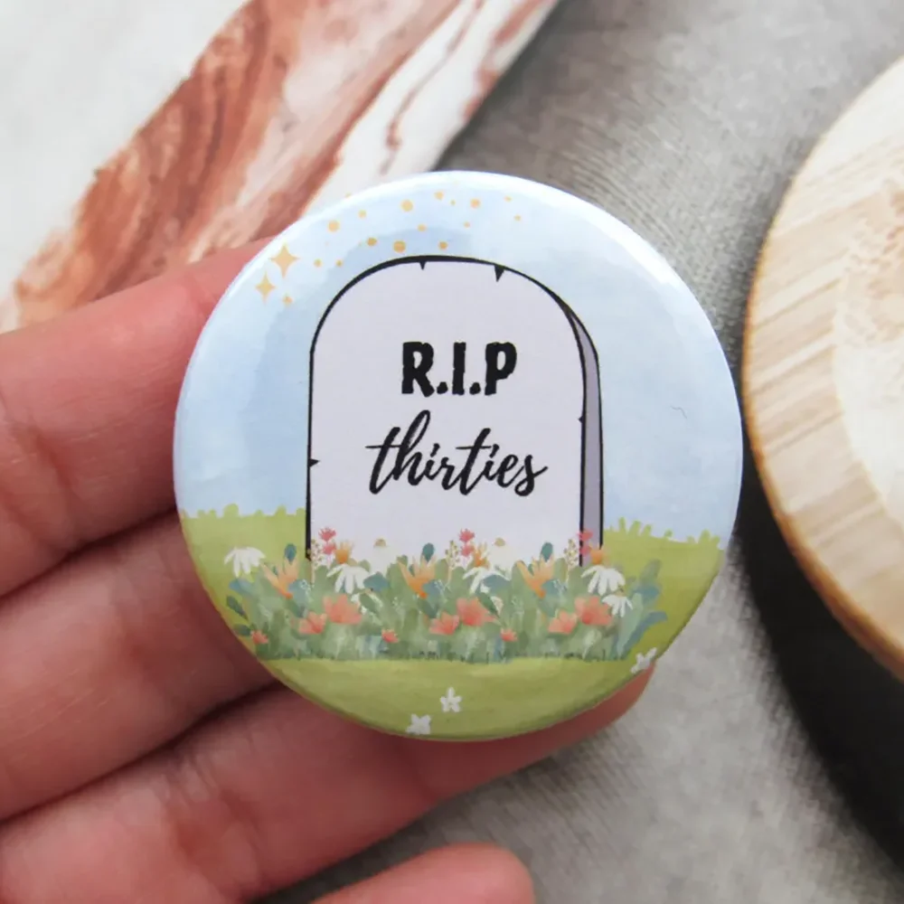 

4Pcs RIP Thirties Button Funny Forty Birthday Gift Pin for Her/his RIP To My 30s Accessories Cute 40th Birthday Party Decoration
