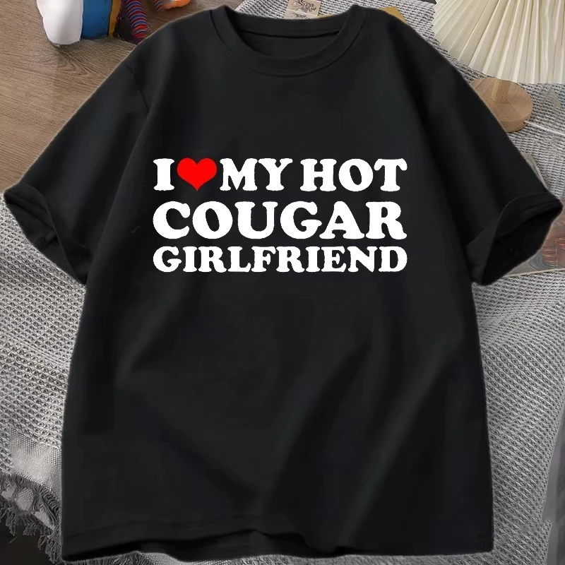 أنا أحب بلدي الساخن كوغار صديقة تي شيرت الرجال مضحك بلدي Gf هو كوغار مطبوعة تي شيرت عادية قصيرة الأكمام Oneck الصيف النساء تيز
