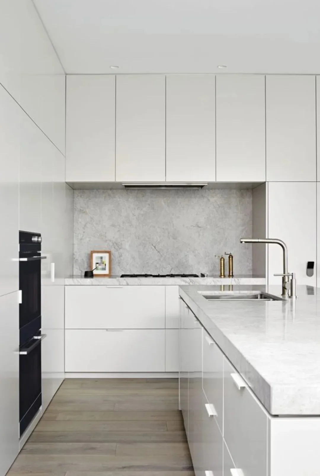 Modern minimalist style cabinet