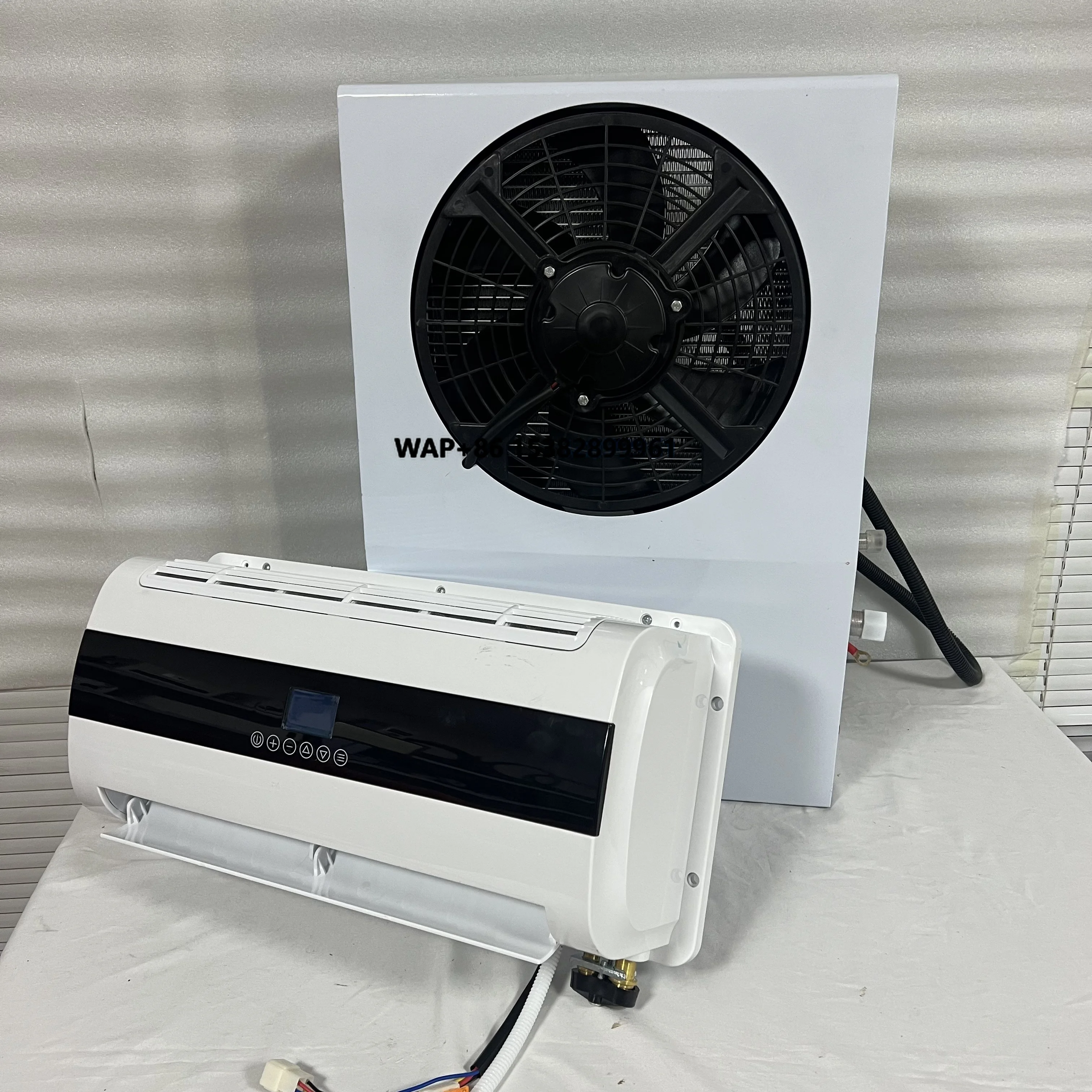 مكيف هواء شاحنة 24 فولت 9600 وحدة حرارية بريطانية 12 فولت وحدة كابينة السيارة 5 كيلو وات قوة جديدة R-134a مروحة تبريد نوع التيار المتناوب لحافلة RV قافلة الهواء #1