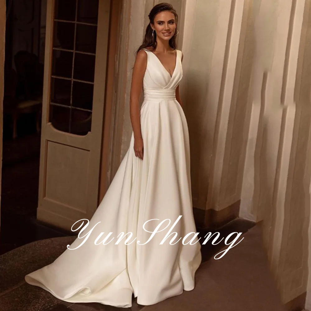 Yunshang moderno vestido de casamento com decote em v sem mangas plissado cetim simples a linha vestido de noiva sem costas trem novia personalizado