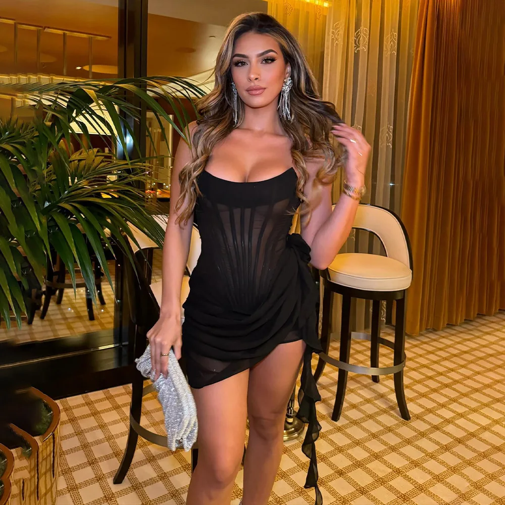 Ins Hot-Selling New Style Trägerloses, durchsichtiges, ärmelloses, kurzes, sexy, figurbetontes Kleid für heiße Mädchen