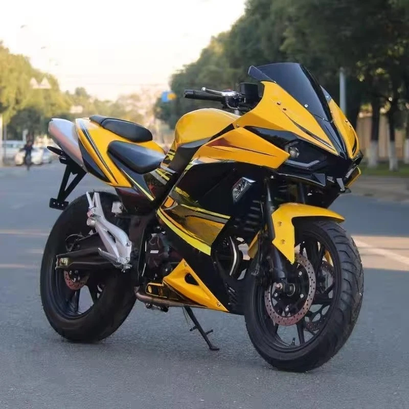 

Sporty & Durable H2-Style Superbike: Water-Cooled Engine + Twin Exhaust Pipes