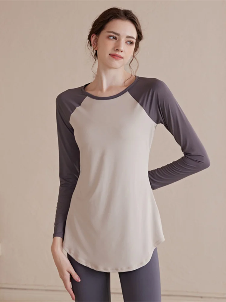 

Женская спортивная футболка с длинным рукавом для йоги и фитнеса, осенне-зимняя, новая, свободного кроя, быстросохнущая, с цветными вставками, прикрывающая бедра, спортивная одежда