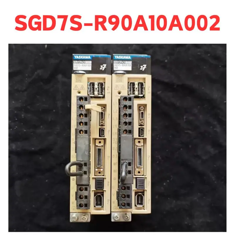

90% новый, сервопривод Yaskawa, SGD7S-R90A10A002, красивый состояние, хорошо протестирован, быстрая доставка