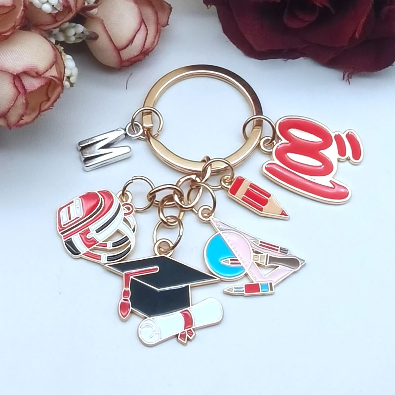 

New A-Z Graduation Ceremony Keychain, Graduation Lovely Enamel Graduation Cap Keychain Commemorative Graduation Gift