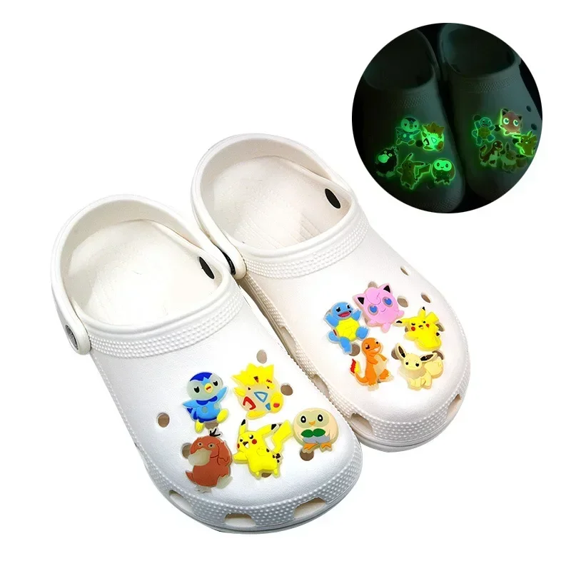 Zapatos de PVC de Pokémon para niños, accesorios de decoración de Crocs, regalo de fiesta, hebilla para niños, dijes de Pikachu, zapatos luminosos