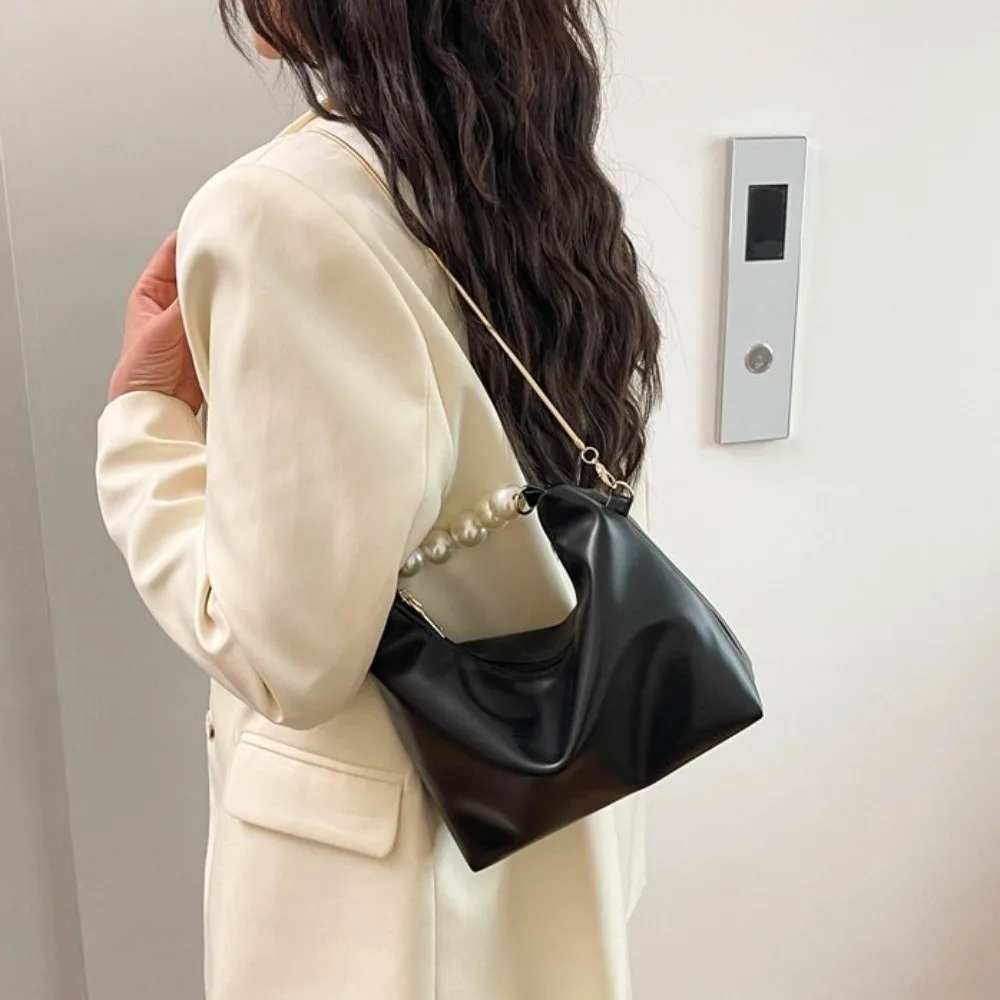 

Elegant Chain Pearl Handle Handbag Korean Style PU Leather Cloud Shoulder Bag Solid Color Lightweight Women Crossbody Bag Travel