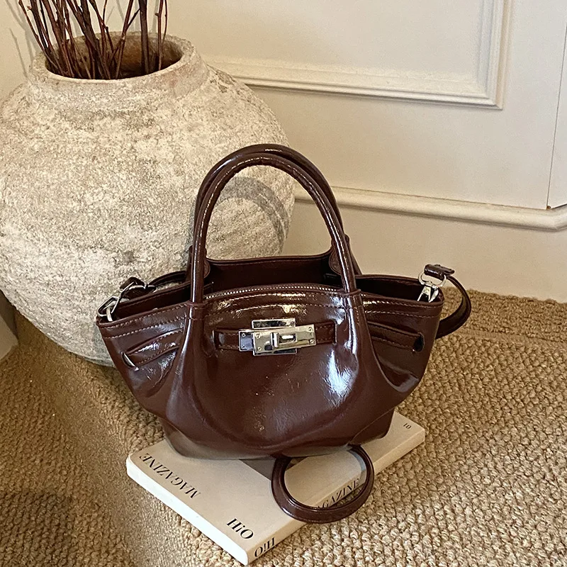 

2025 Glossy Pleated Tote Bag, Niche Vintage Shoulder Purse, Minimalist Commuter Crossbody, Chic Day to Night Bag, Textured Sling