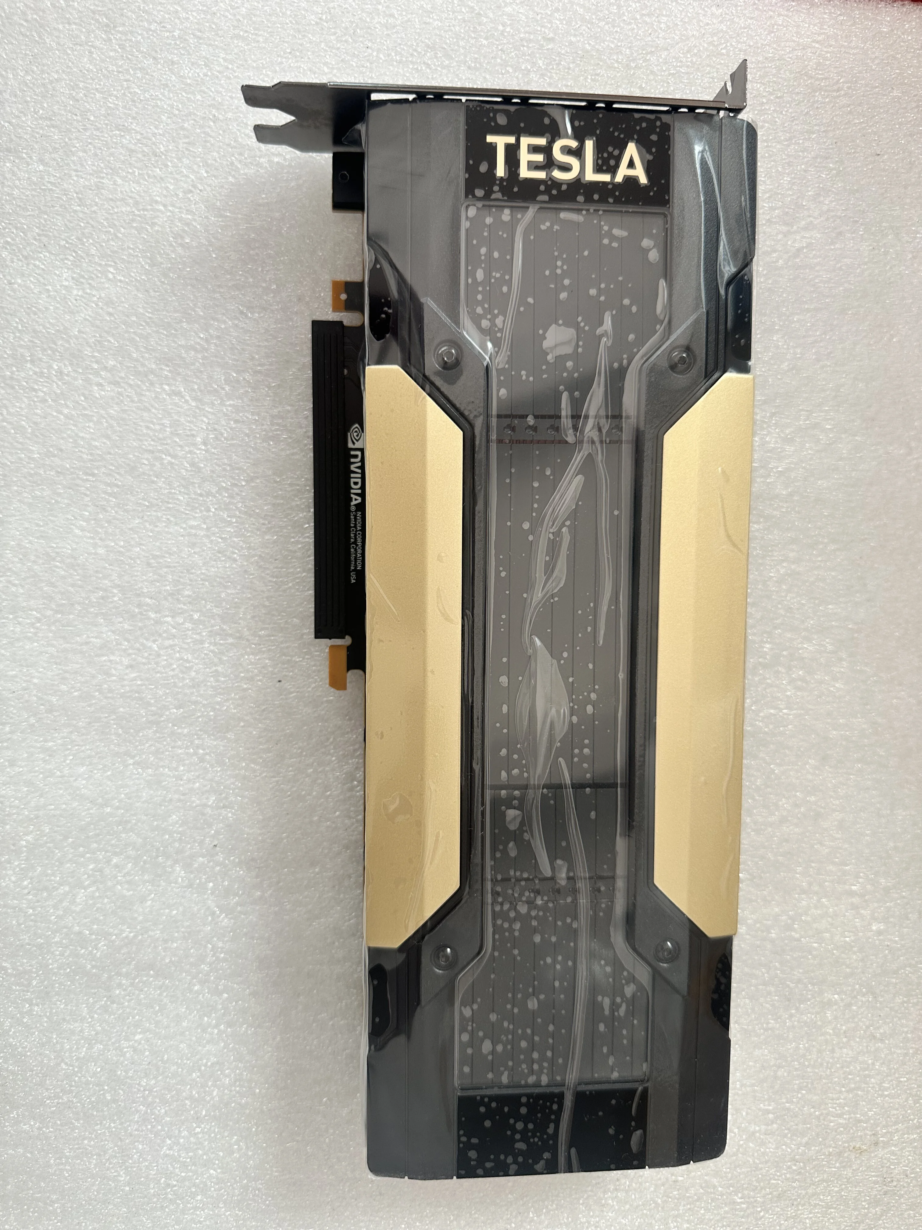 Fresh Stock V100 PCIe GPU Original Factory Supply 16GB 32GB Memory Professional Rendering Graphics Card