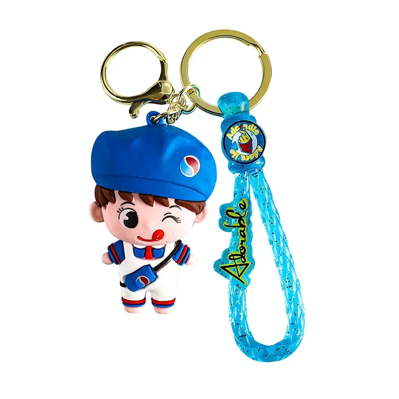 هدايا صغيرة رائعة من مينيسو: دمى كوكا للأولاد والبنات، سلاسل مفاتيح، معلقات سيارة، حقائب زوجية، قلادات، سلاسل مفاتيح