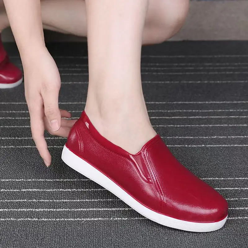 2024 New Women's Shallow Low Top Rain Shoes Soft Sole Non Slip Slip On Flat Sole Waterproof Kitchen Work Shoes