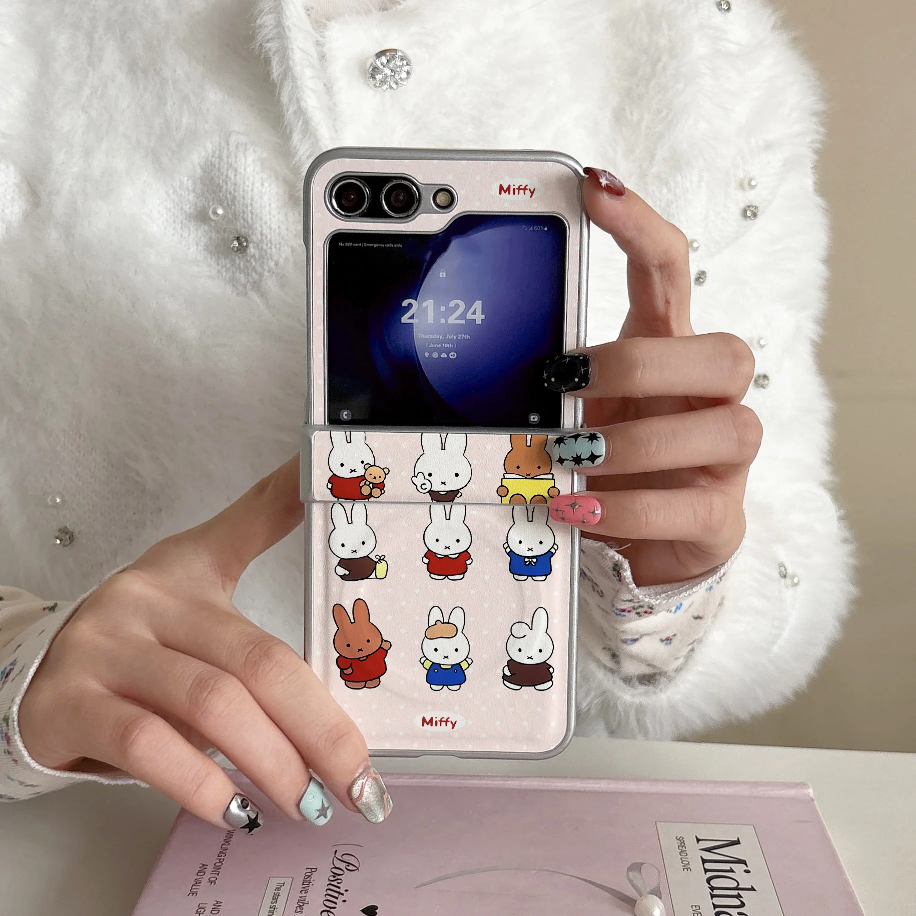 

Kawaii Miffy Bunny Family Print Pink Phone Case For Samsung Galaxy Z Flip 7 6 5 4 3 INS Cute Cartoon Style Shockproof Cover