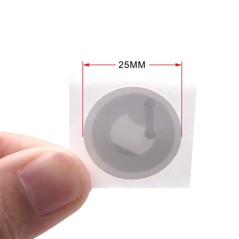 Etiquetas transparentes ntag 215 etiquetas nfc para iphone 13.56 mhz 25mm chip etiqueta universal etiquetas rfid e todos os telefones nfc 504 bytes