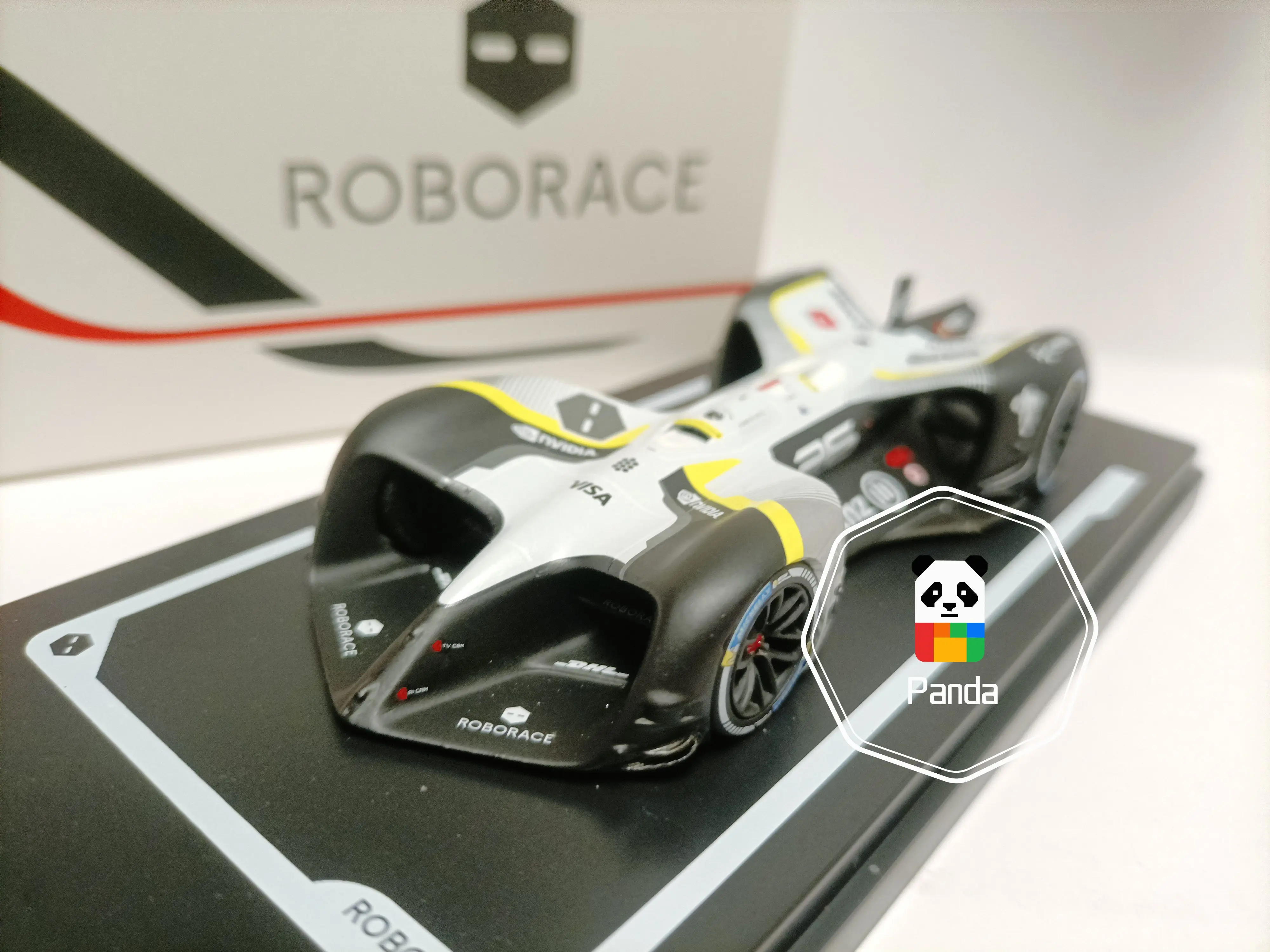 ROBORACE 1/43 Hybrid AI Mechanical Driverless Formula Racing Car Model ROBO #26 Collectible Gift Classic Static Viewing Painted