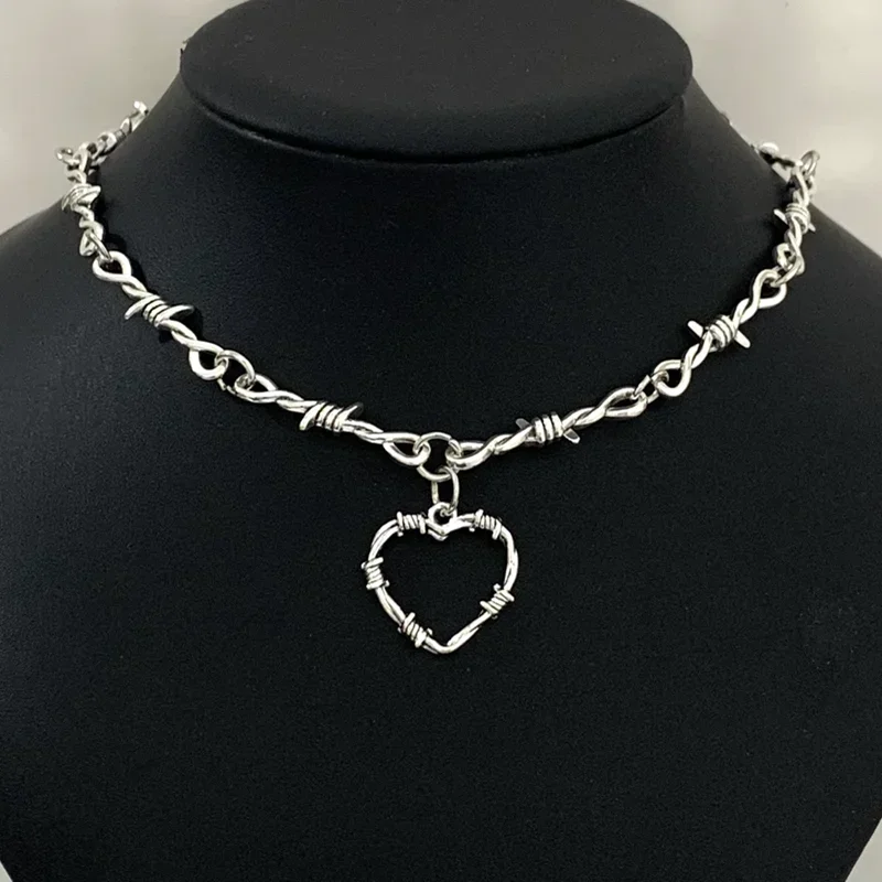 Small Wire Brambles Iron Heart Choker Necklace for Women Hip