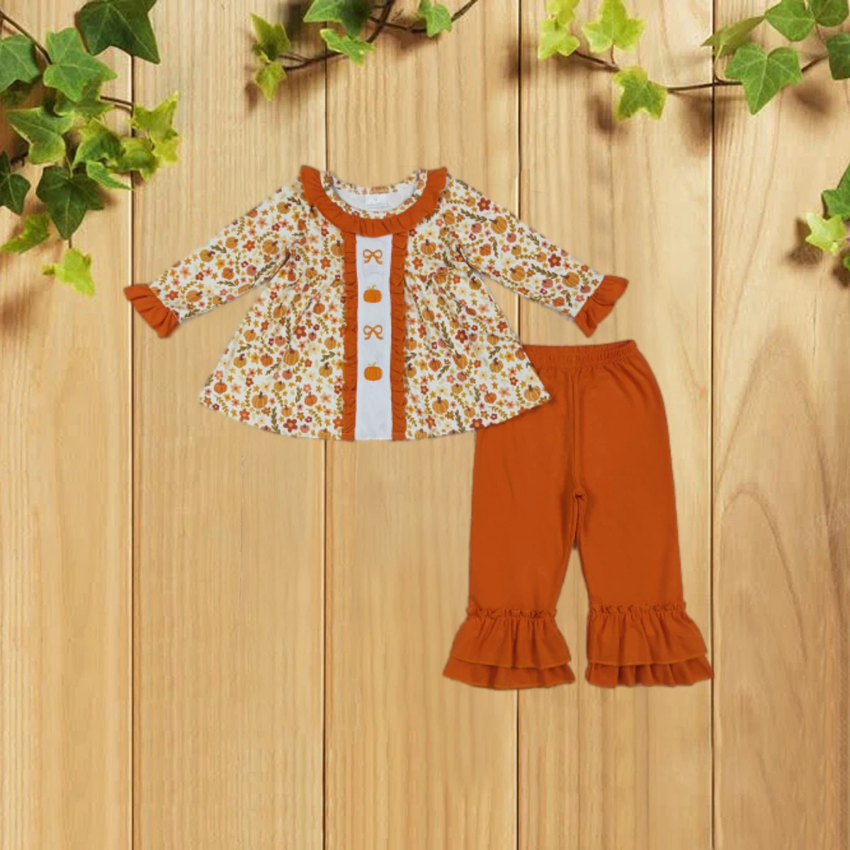 

7.22 Детская одежда с вышитым узлом-бабочкой, тыквой, цветком, листьями, оранжевым кружевом, длинными рукавами и брюками