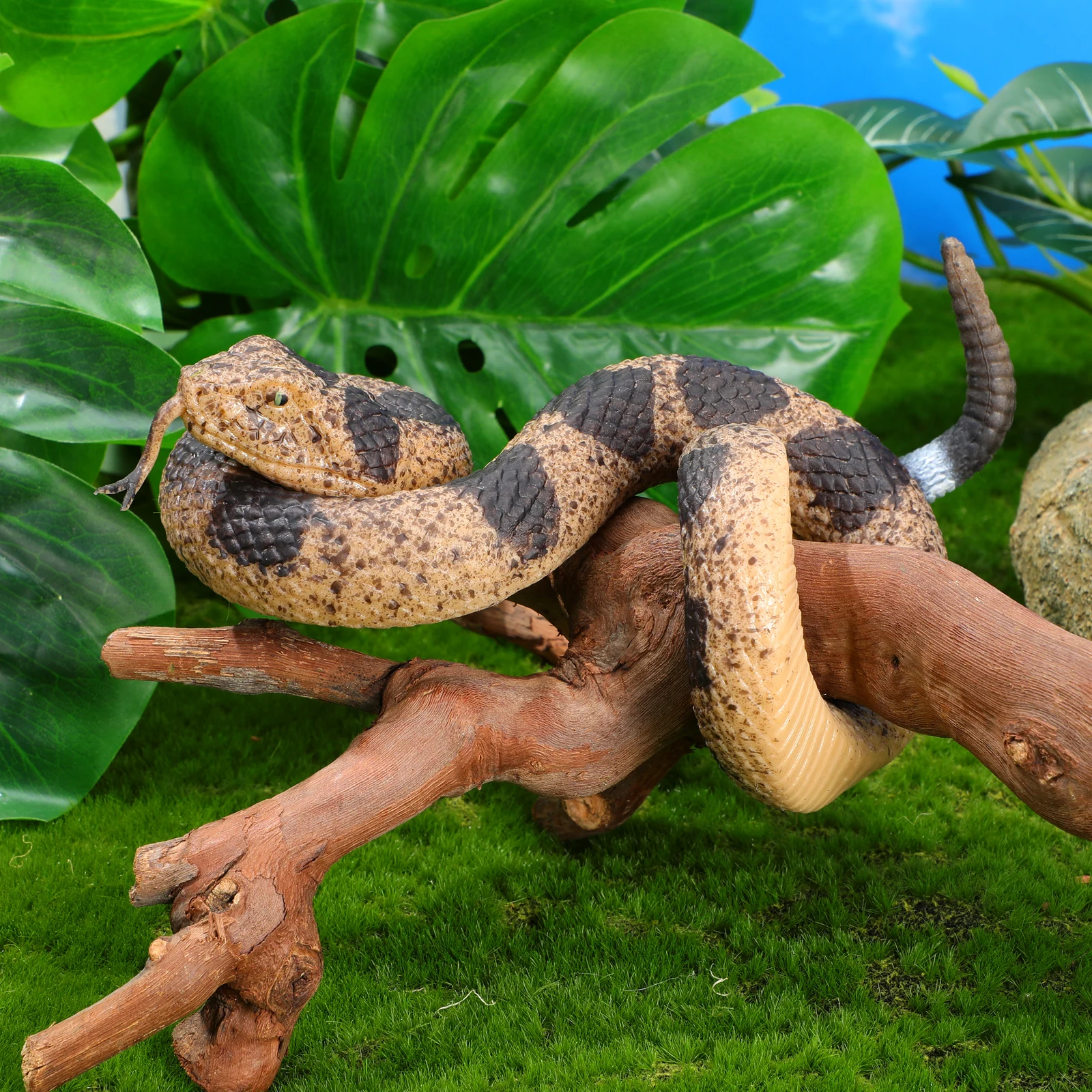 

2pcs Realistic Rubber Lifelike Fake Soft Rattlesnake Garden Props Halloween Decoration Scary Flexible For Kids Pets Fake