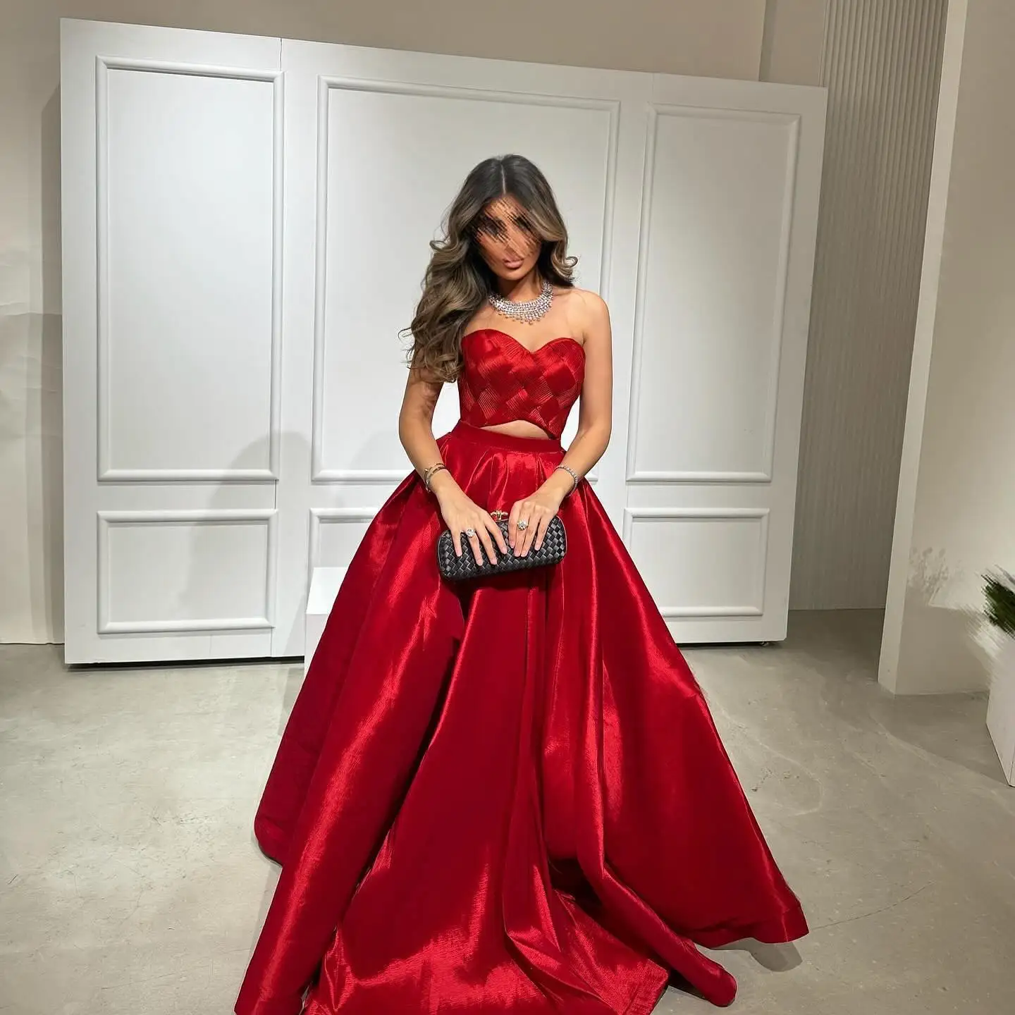 

Customized Elegant Satin Red Evening Dress Temperament Strapless A-Line Sleeveless Floor Length Panel Train Vestidos De Fiesta