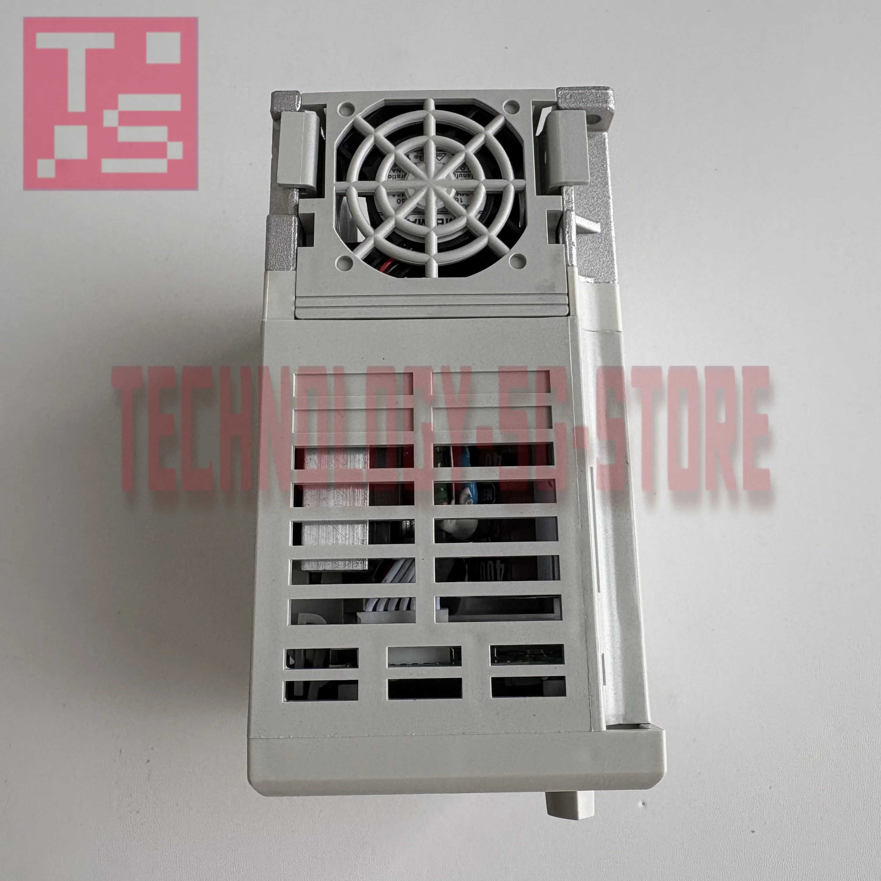 baru dalam kotak Inverter LSLV0008C100-4NS