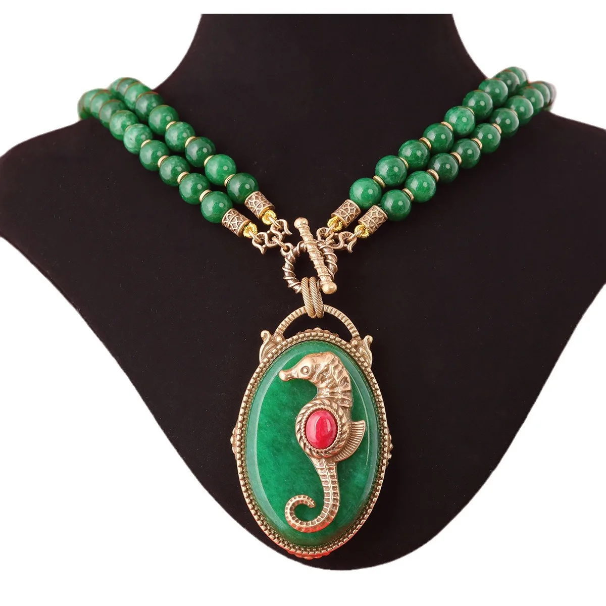 green jade round Vintage necklace Seahorse design pendant necklace