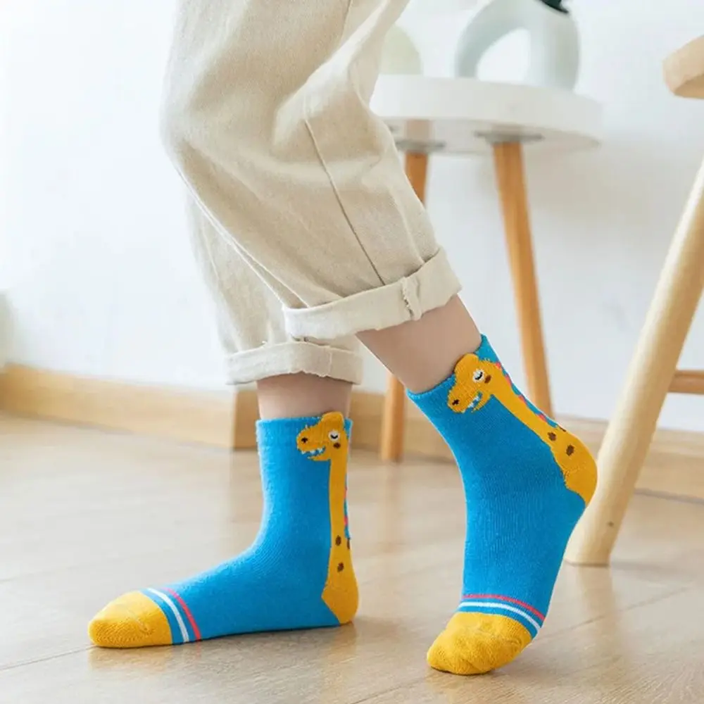 5 Paar Baumwoll-Crew-Socken, atmungsaktiv, Dinosaurier-Muster, Kinder-Socken mit mittlerer Wade, geruchshemmend, bequeme Schulsocken