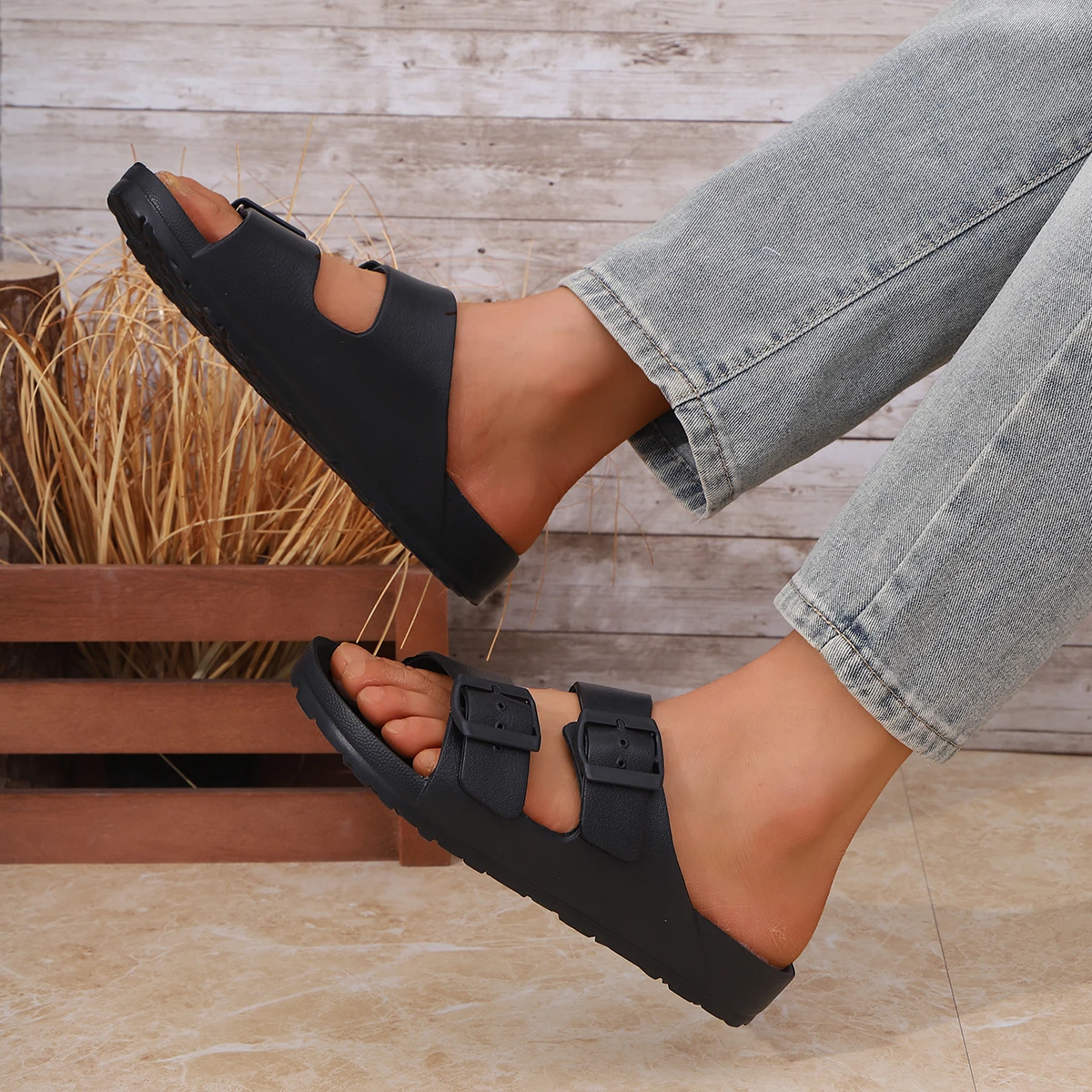 Men's Casual Simple Buckle-Adjustable Eva One-Piece Double-Bar Flat-Soled Slip-On Slippers for Home or Outdoor Beach Use