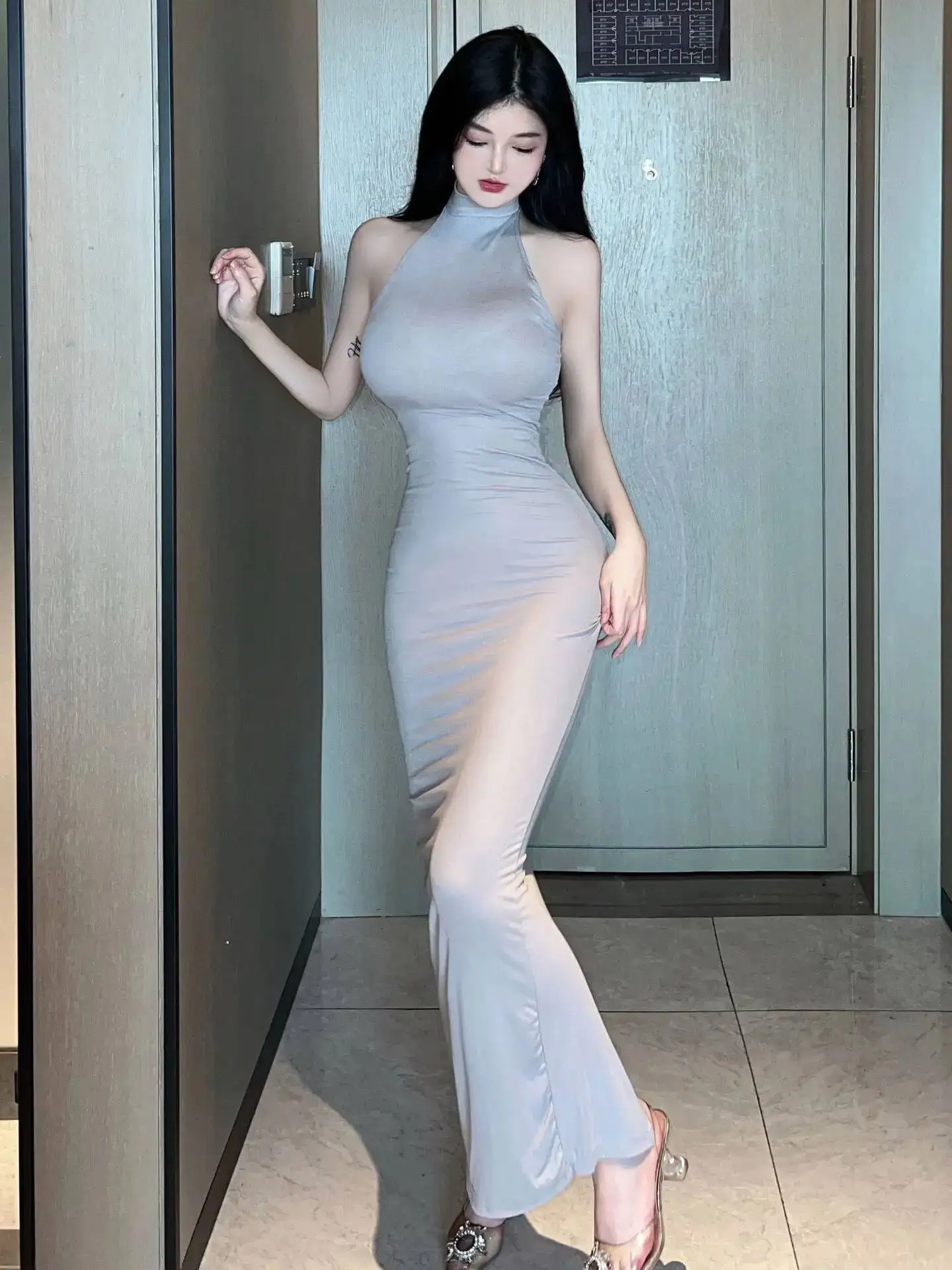 فستان ماكسي رمادي اللون من WOMENGAGA فستان نحيف مثير بدون أكمام أنيق وجذاب للنساء الكوريات 2023 فساتين حلوة جديدة XCTB #2