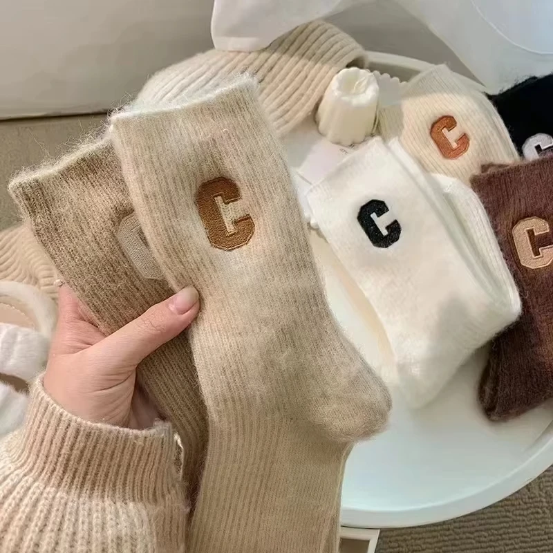 Luxus Frauen Wolle Socken Warme Winter Dicke Kaschmir Casual Japanische Mode Einfarbig Komfortable Hause Socke Lange Hohe Qualität