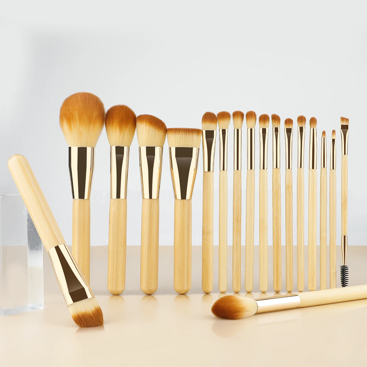 ชุดแปรงแต่งหน้าระดับพรีเมียม 18 ชิ้น สำหรับอายแชโดว์ รองพื้น แป้งแต่งหน้า บลัชออน เครื่องมือแต่งหน้าเพื่อความงาม