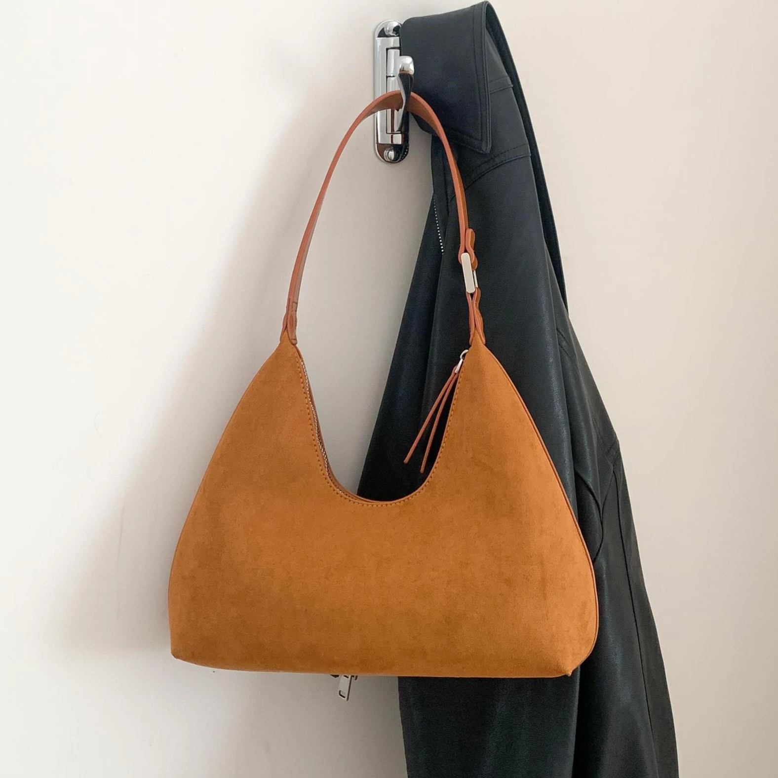 

Winter Luxury Women Handbags Designer Faux Suede Half-moon Underarm Bag for Lady Fashion Trend Shoulder Bags Fake fur big totes