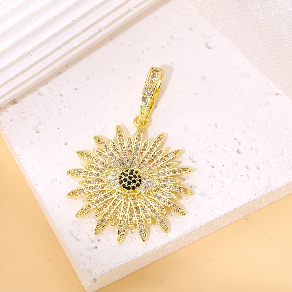 Juya 18K vergoldete Luxus-Anhänger mit Regenbogen-Zirkonia, Stern, Libelle, Baum des Lebens, Biene, Liebesherz, rundem griechischem Bösen-Auge-Charm – Detail 16