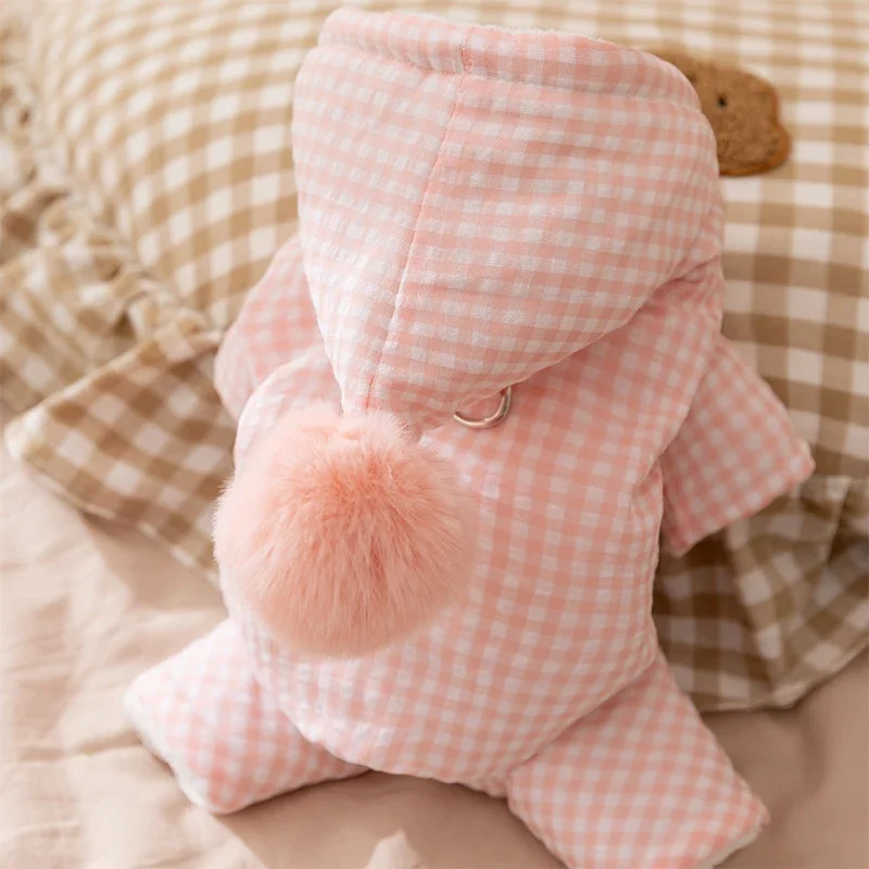 

Зимний комбинезон для домашних животных на четырех ножках, пушистое пальто с шариками, рождественская тематическая одежда для маленьких собак, одежда для щенков, пижамы для собак, товары для домашних животных