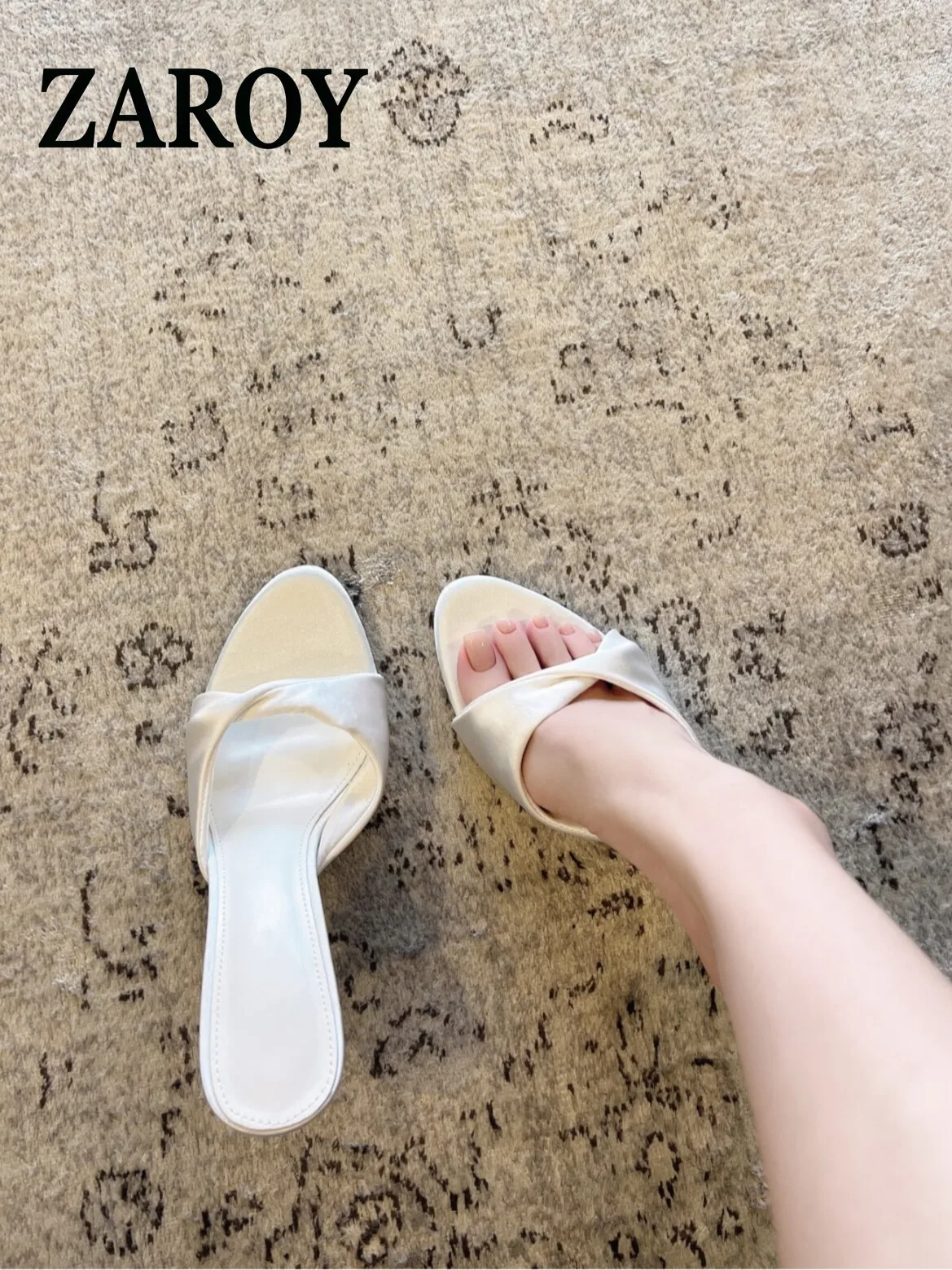 【Outlet Clearance】Stunning white moonlight ~~ Silk surface, thin heels, high heels, exposed toes, and cool slippers for women