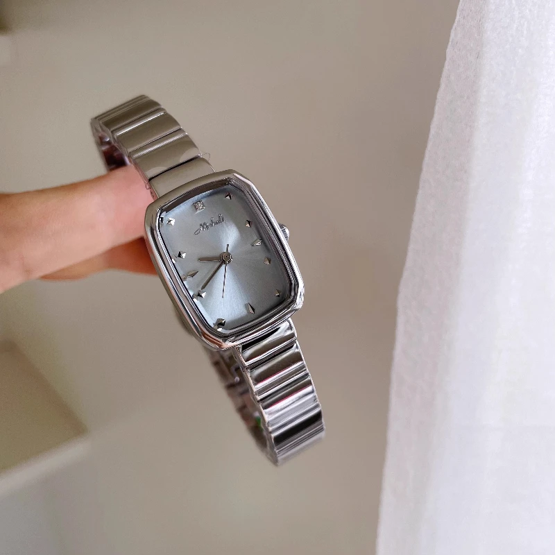 Classic trend women's watch elegant simple light luxury waterproof 2025 quartz watch birthday gift